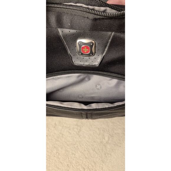 Swiss Gear Wenger padded laptop bag briefcase shoulder strap 18" x 13" black - Picture 9 of 13